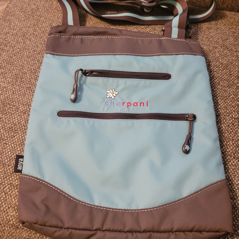 NWOT Sherpani Crossbody